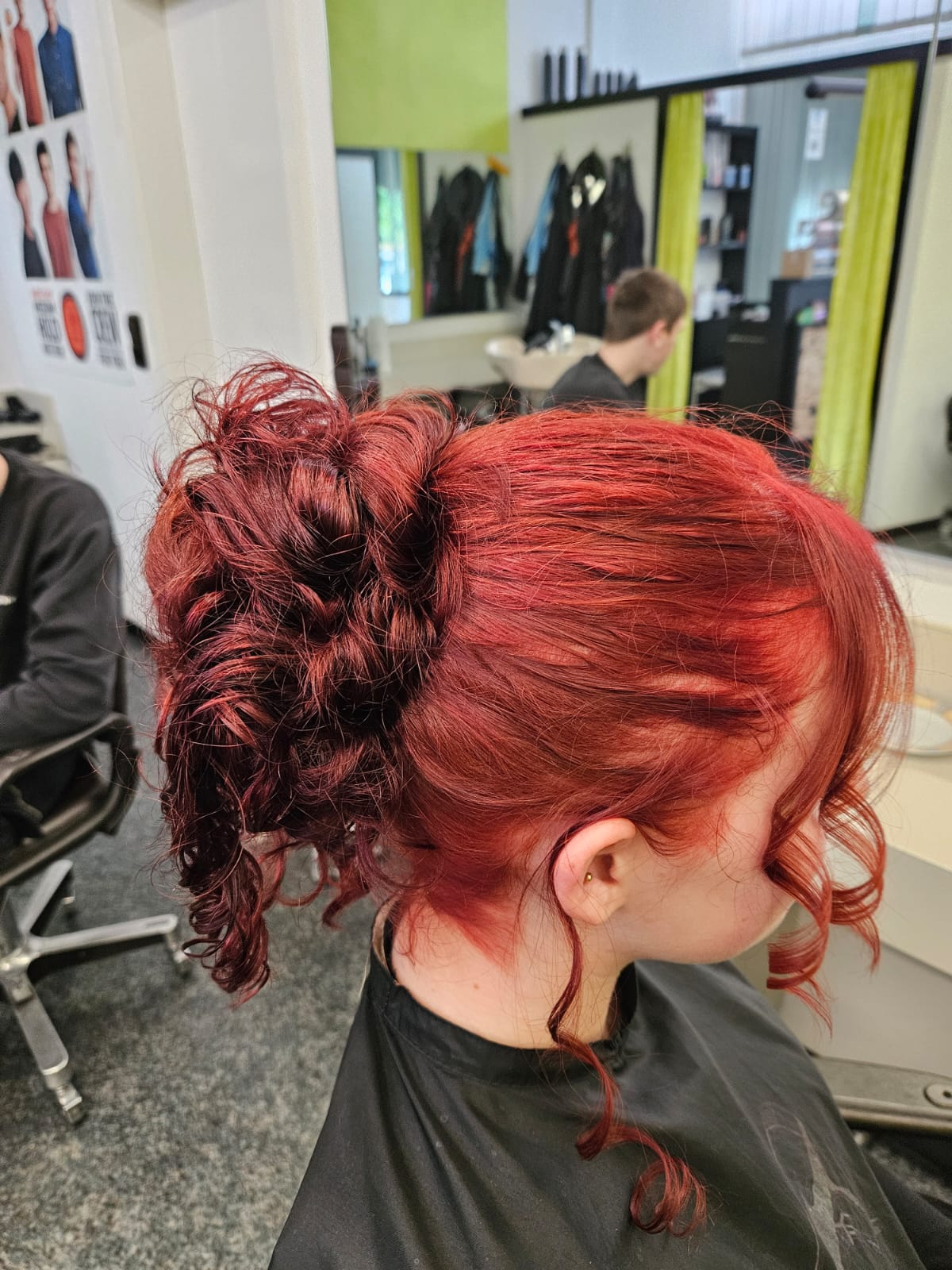 Hochsteckfrisur im Salon Karola